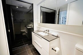 Idyllic 1-bed Near Popular Shopping Streets