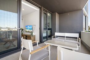 Modern 1-bed Apartment With Views in Fremantle