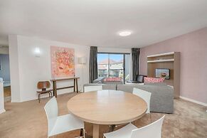 Sleek 2-bed Apartment in Vibrant Kingston