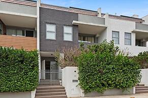 Bright & Modern 3-bed Townhouse in Rosebery