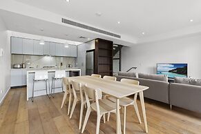 Bright & Modern 3-bed Townhouse in Rosebery