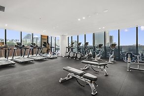 High-rise 3-bed Apartment With Premium Amenities