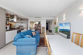 Eclectic 1-bed Apartment With Pool and Gym