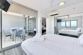 Stylish 1-bed Darwin City Stay With Balcony Views