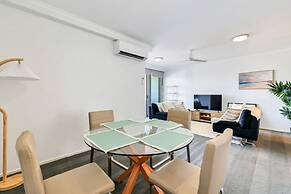 Stylish 1-bed Darwin City Stay With Balcony Views