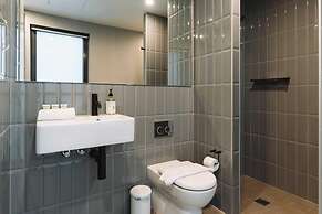 Stunning 1-bed Above Foreshore With Water Views