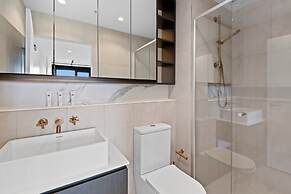 Executive 2-bed Apartment With Views, Gym and Spa