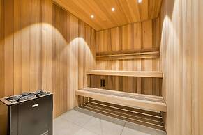 Executive 2-bed Apartment With Views, Gym and Spa
