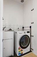 Modern 2-bed Ivanhoe Unit With Parking