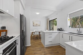 Coastal 3-bed House With BBQ and Private Courtyard
