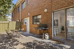 Coastal 3-bed House With BBQ and Private Courtyard