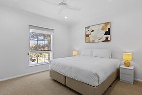 Coastal 3-bed House With BBQ and Private Courtyard