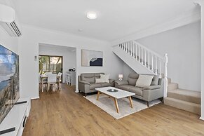 Coastal 3-bed House With BBQ and Private Courtyard