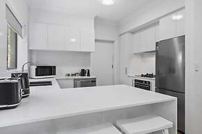 Coastal 3-bed House With BBQ and Private Courtyard