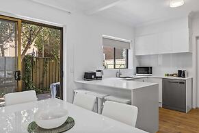 Coastal 3-bed House With BBQ and Private Courtyard
