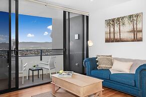 Surfers Paradise 1-bed With Stunning Views & Pool