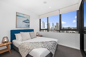 Surfers Paradise 1-bed With Stunning Views & Pool