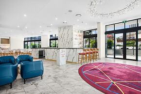 Surfers Paradise 1-bed With Stunning Views & Pool