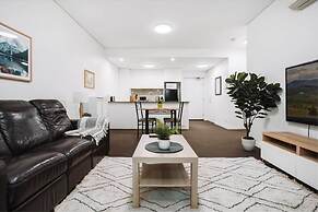Comfy 1-bed With Spacious Courtyard & Parking