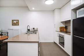 Comfy 1-bed With Spacious Courtyard & Parking