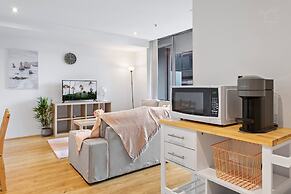 Central 2-bed Apartment With Parking,