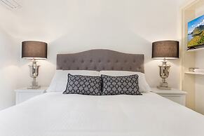 Cosy and Central City Studio Near Attractions