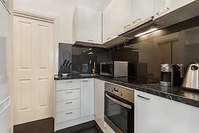 Cosy and Central City Studio Near Attractions