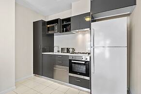 Chic Inner City Convenience, With Secure Parking