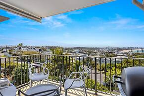 2-bed Near Beach With BBQ & Stunning Ocean Views