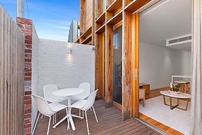 Stylish 2-bed Victorian Terrace in Carlton