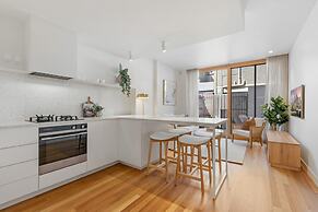 Stylish 2-bed Victorian Terrace in Carlton