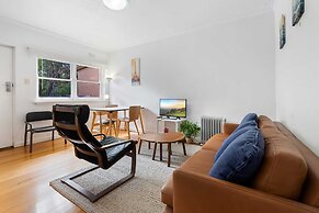 Comfy One-bedroom Unit Between City and Airport