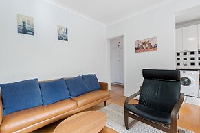 Comfy One-bedroom Unit Between City and Airport