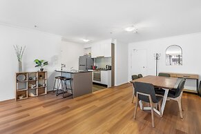 Luxe 2-bed Apartment With River Views Near Casino