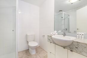 Luxe 2-bed Apartment With River Views Near Casino