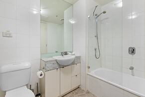 Luxe 2-bed Apartment With River Views Near Casino