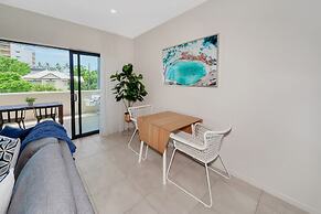 Coastal 2-bed With Parking & Pool by the Ocean