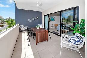 Coastal 2-bed With Parking & Pool by the Ocean