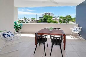 Coastal 2-bed With Parking & Pool by the Ocean