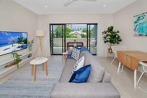 Coastal 2-bed With Parking & Pool by the Ocean