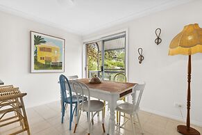 Bright Coastal Townhouse With BBQ & Courtyard