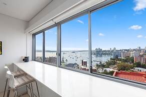 Studio in Elizabeth Bay With Pool & City Views
