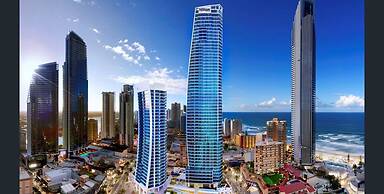 Modern 2-bed With Pool Access in Surfers Paradise