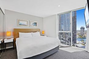 Modern 2-bed With Pool Access in Surfers Paradise