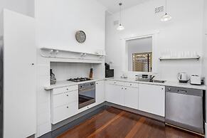Chic Semi-detached 2-bed Home With Outdoor Dining