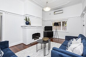 Chic Semi-detached 2-bed Home With Outdoor Dining