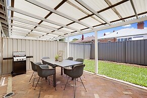 Chic Semi-detached 2-bed Home With Outdoor Dining