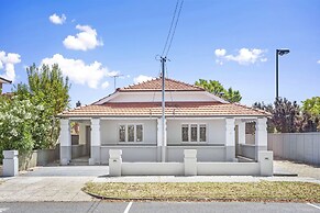 Chic Semi-detached 2-bed Home With Outdoor Dining