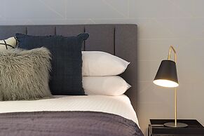 Central 1-bedroom Apartment With City Views