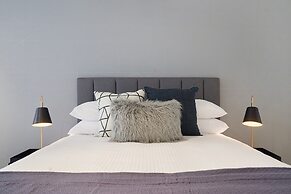 Central 1-bedroom Apartment With City Views